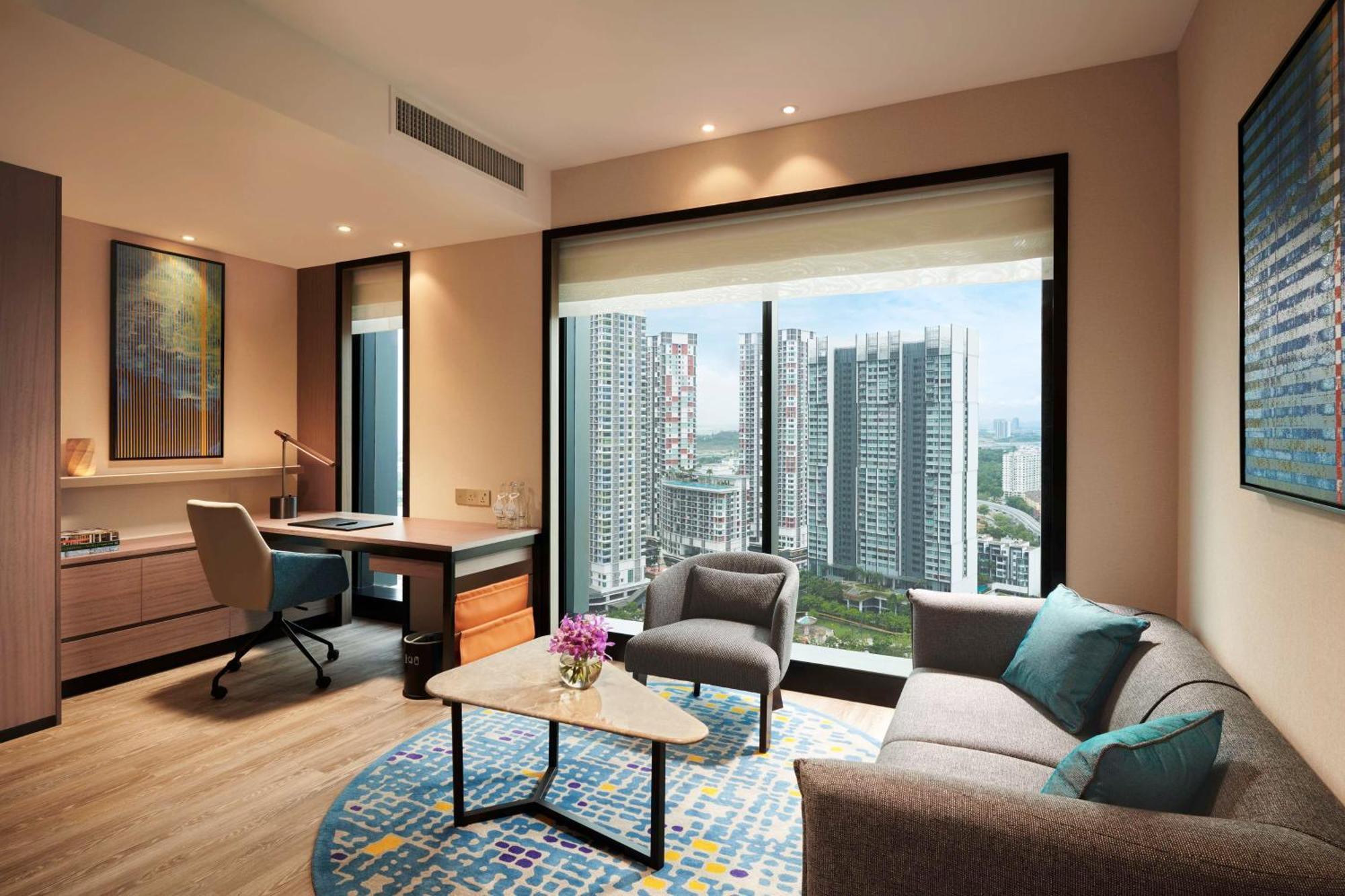 Doubletree By Hilton Shah Alam I-City Esterno foto A living room in a suite at the hotel