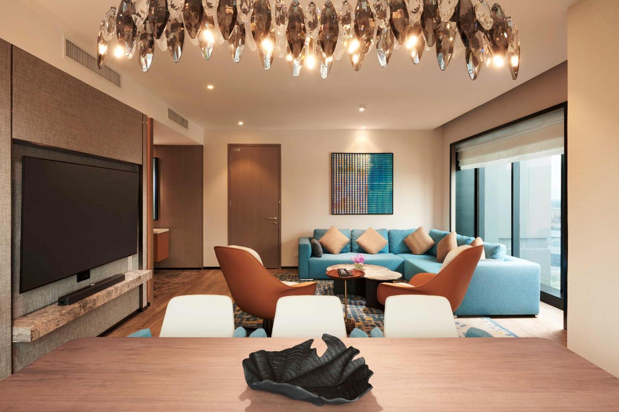 Doubletree By Hilton Shah Alam I-City Esterno foto A living room at the hotel