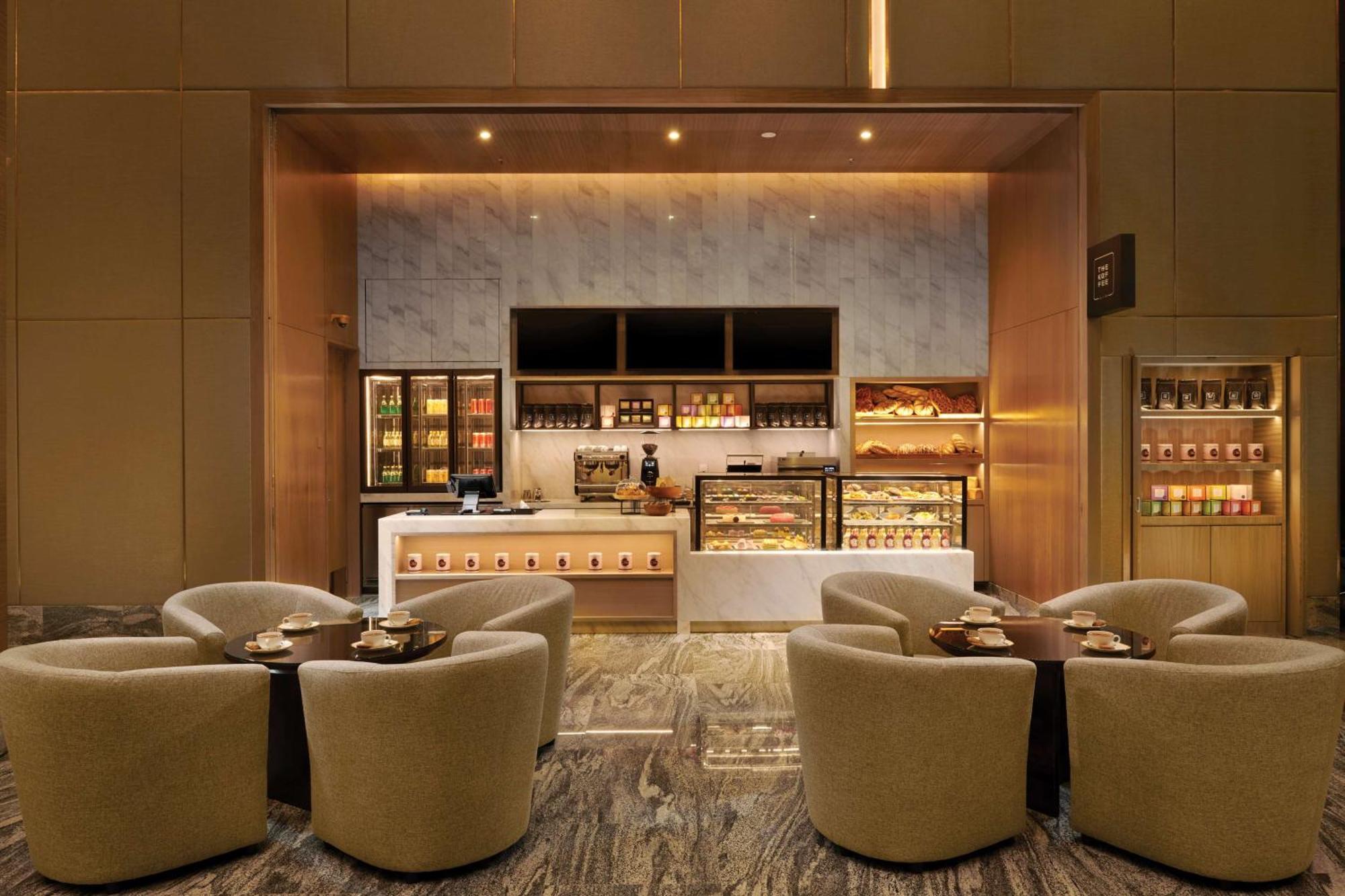 Doubletree By Hilton Shah Alam I-City Esterno foto The Lounge at the airport