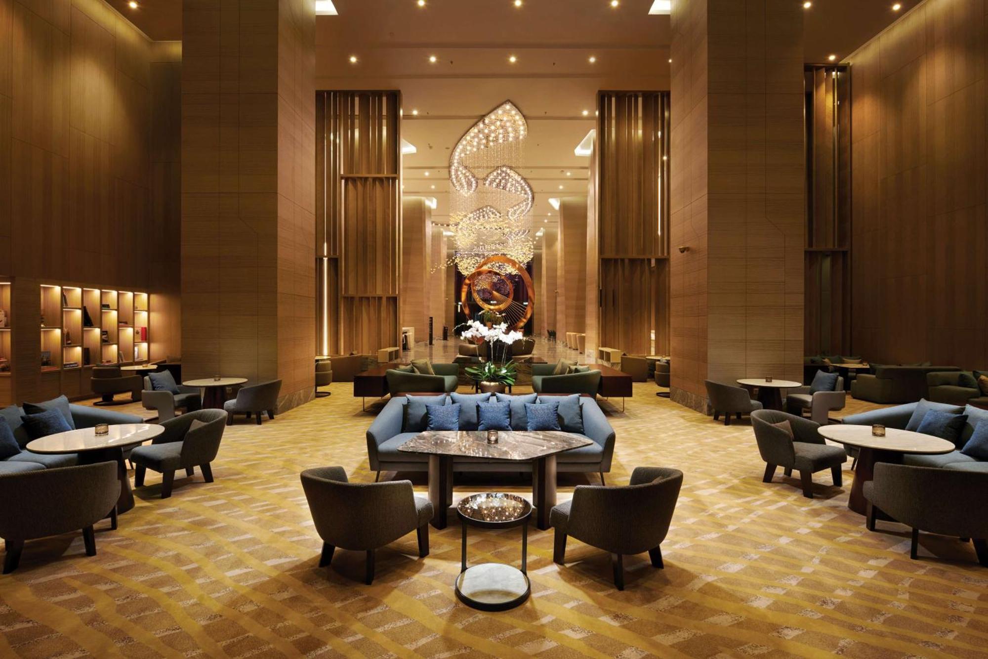 Doubletree By Hilton Shah Alam I-City Esterno foto The lobby of the hotel