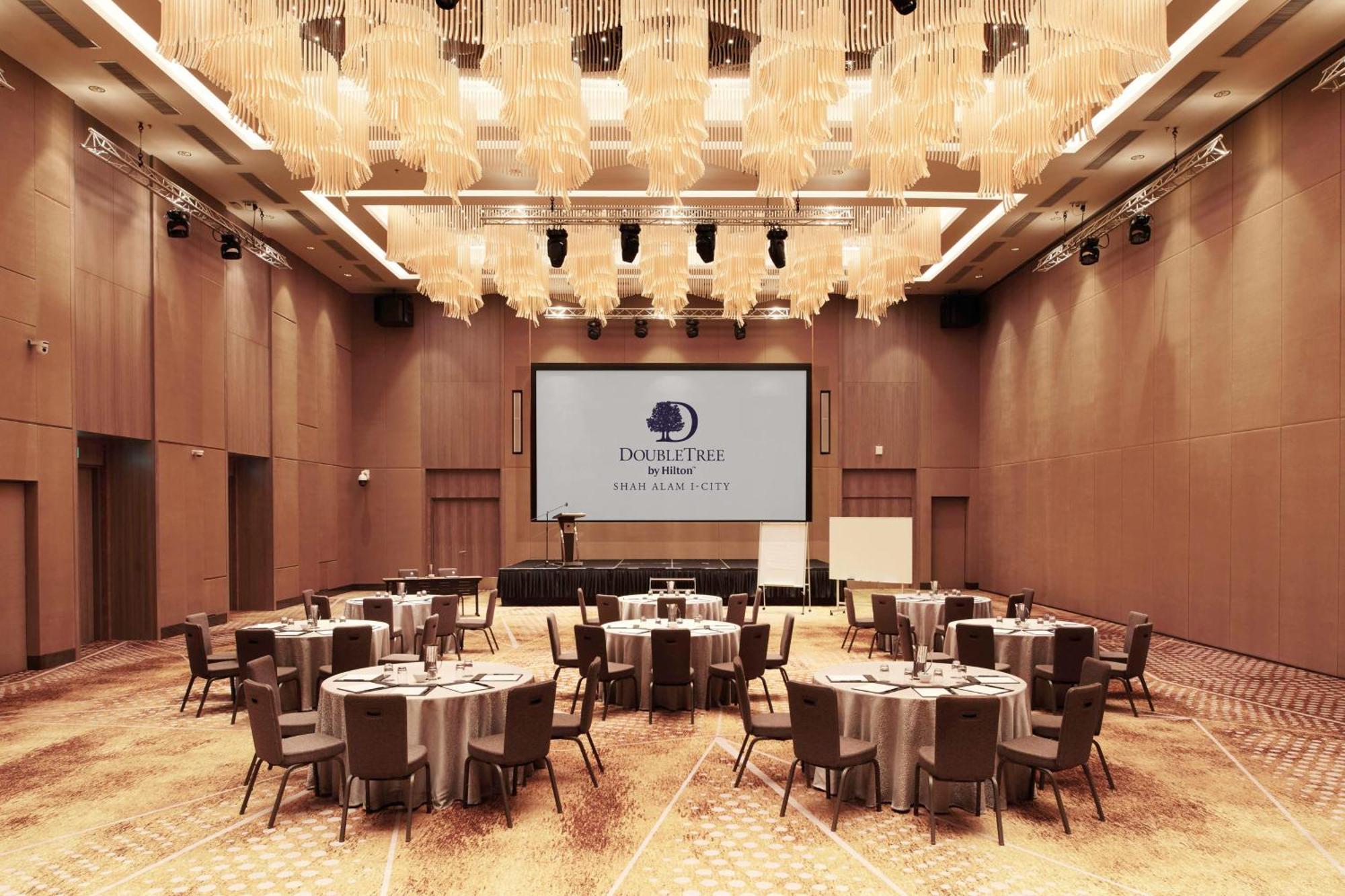 Doubletree By Hilton Shah Alam I-City Esterno foto The ballroom